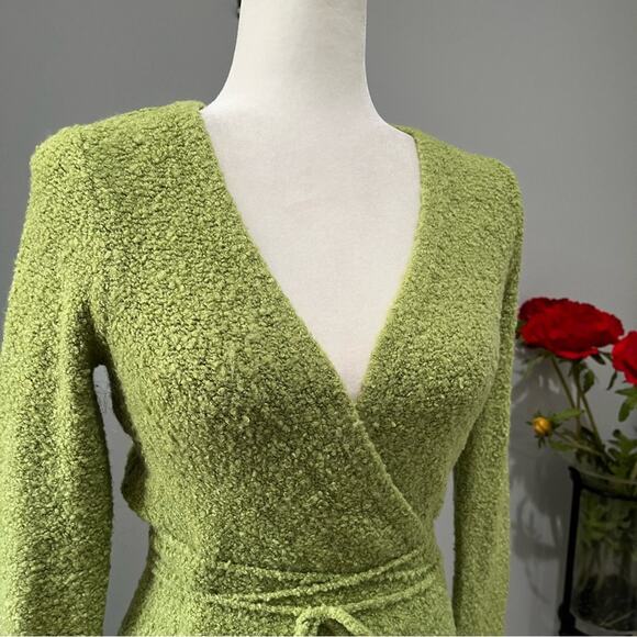 NEW Moda Intl Chenille Wrap Tie Fitted Wool Acrylic Plunge Neck Sweater XS NWOT - Picture 2 of 16